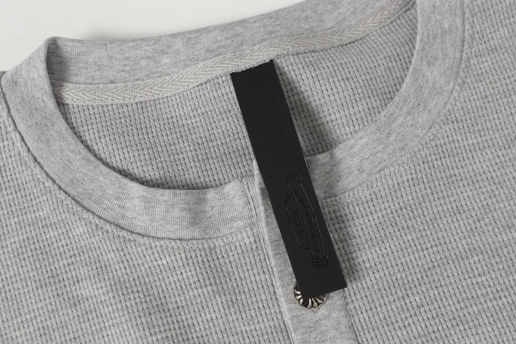 P260 -Chrome Hearts/Chrome Hearts Waffle Basic Cross ✝️Appliqué embroidered long-sleeved T-shirt -High weight, high density and high quality. The wool is soft, delicate and skin-friendly. It feels soft and silky. It has excellent warmth and skin-friendly properties.